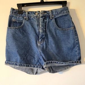 Honors vintage high waist denim shorts. Size 8.